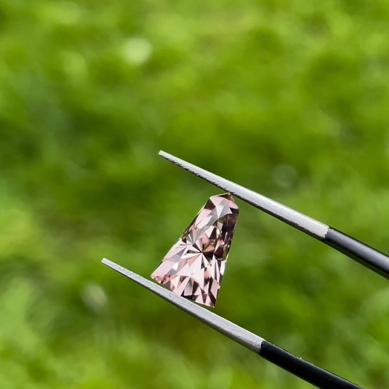 TOURMALINE 2.5 carats in peachy pink