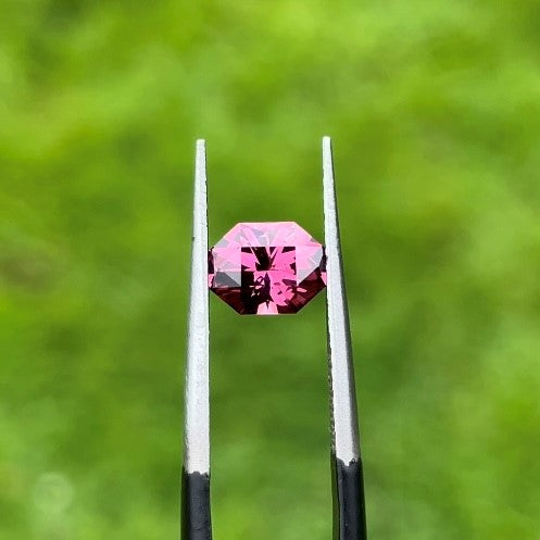 Fuchsia Garnet Pink 0.95ct