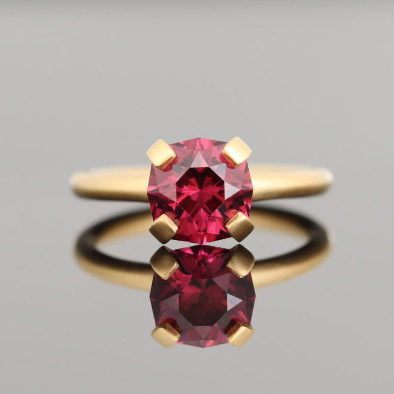 Solitaire ring 22ct gold & Malawi Garnet
