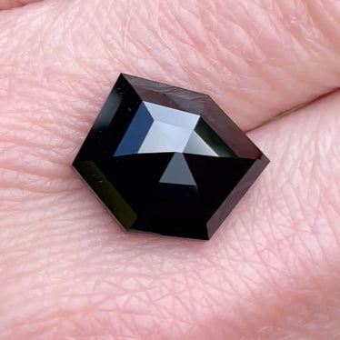 Spinel Black 9cts