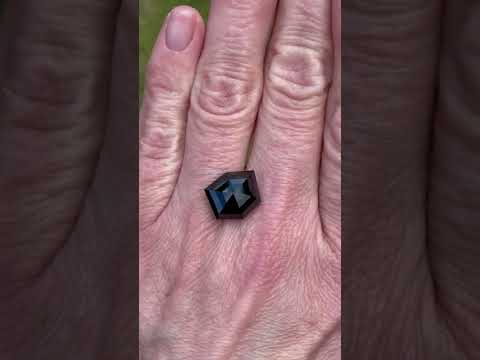 Spinel Black 9cts